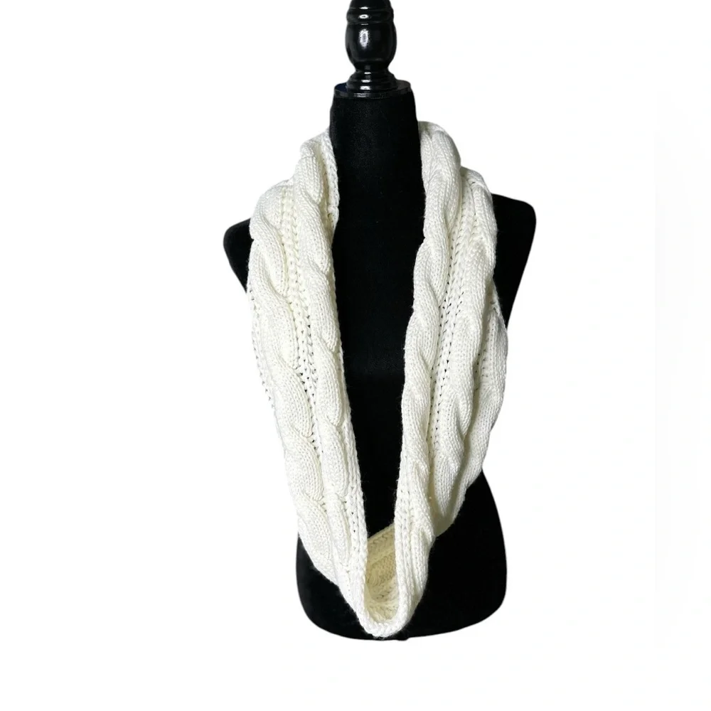 🔴 5 for $40 SALE!  Chunky Cable Knit Acrylic Infinity Cream Colored Scarf